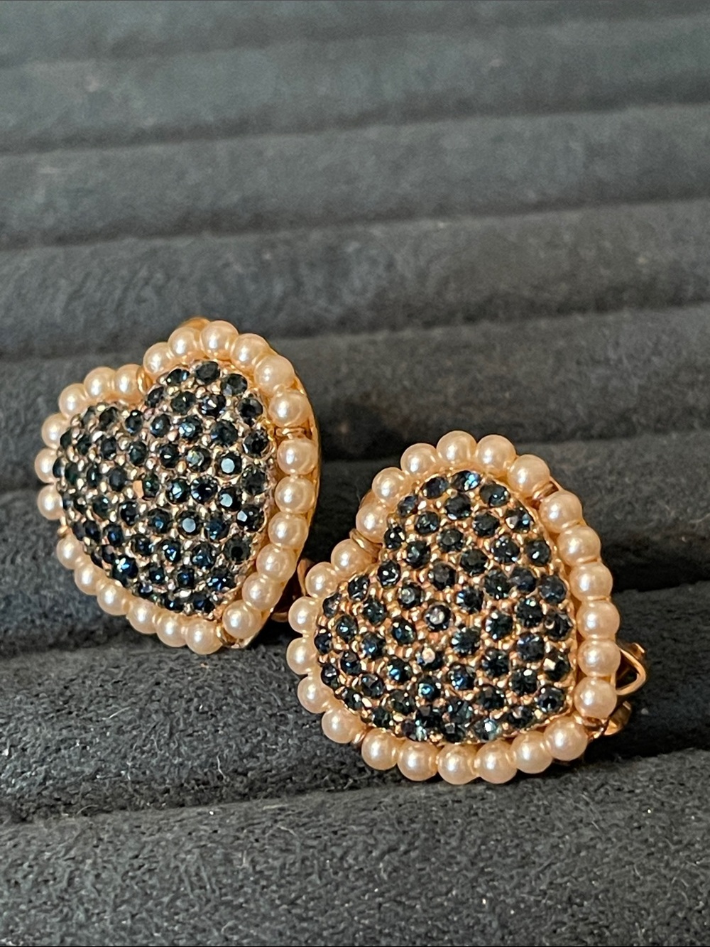 Vintage Ciner Sapphire Blue Rhinestone & Glass Pearl Heart Clip-On Earrings